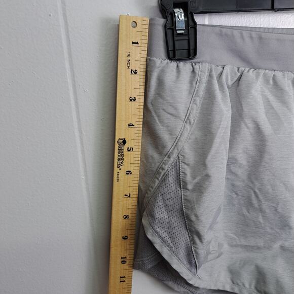 Under Armour HeatGear Shorts Women’s M Gray Lightweight Running Loose Fit - Picture 7 of 11